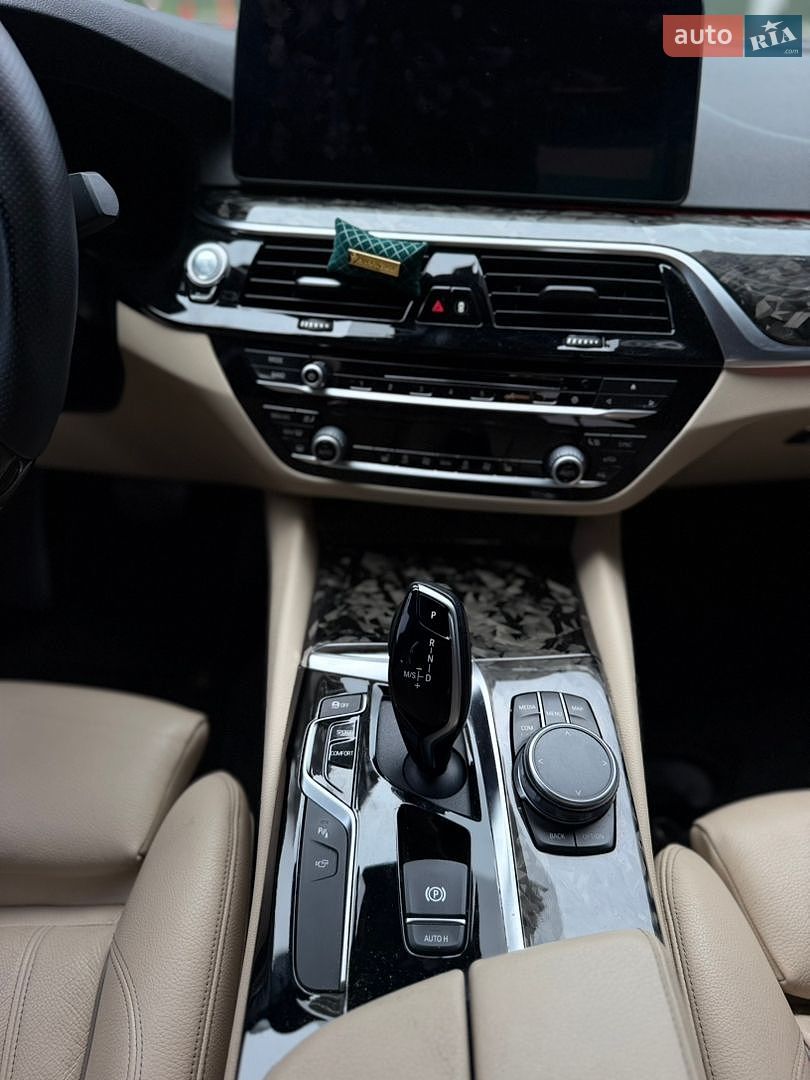 BMW 5 Series 2019 VIN WBAJE7C55KWW25433 фото оголошення 8 з 12