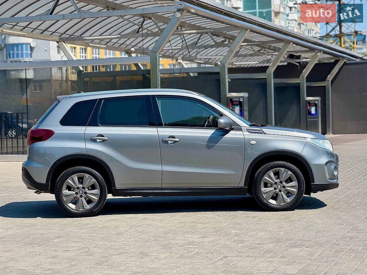 Suzuki Vitara 2019 VIN TSMLYD01S00711538 фото оголошення 3 з 35