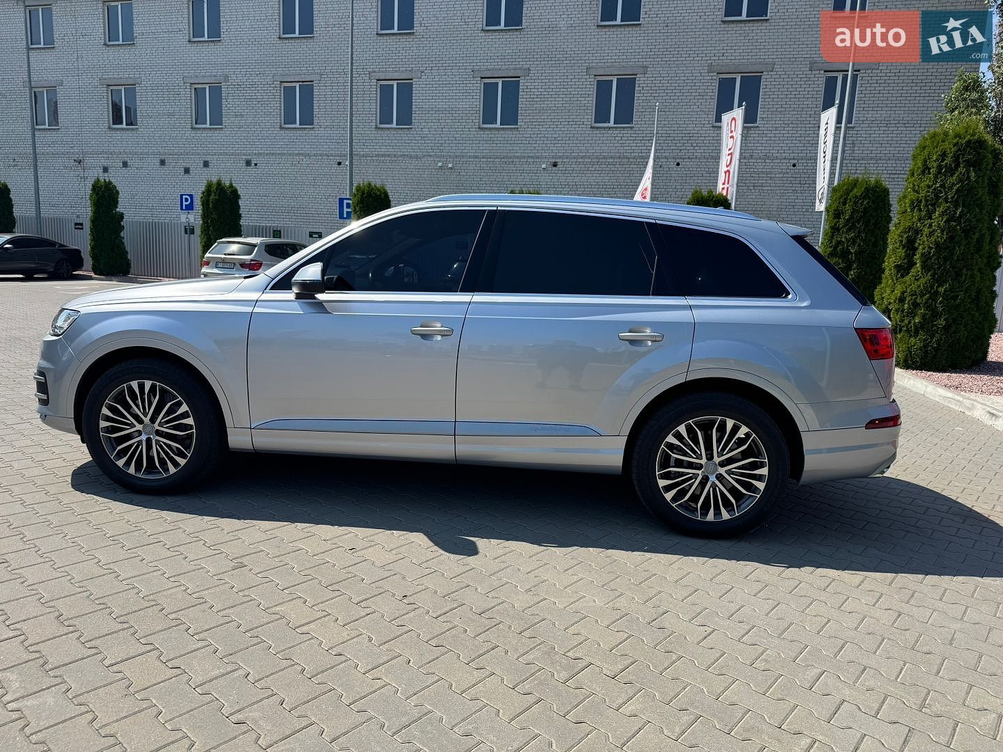 Audi Q7 2017 VIN WA1LHBF78HD045613 фото оголошення 3 з 46