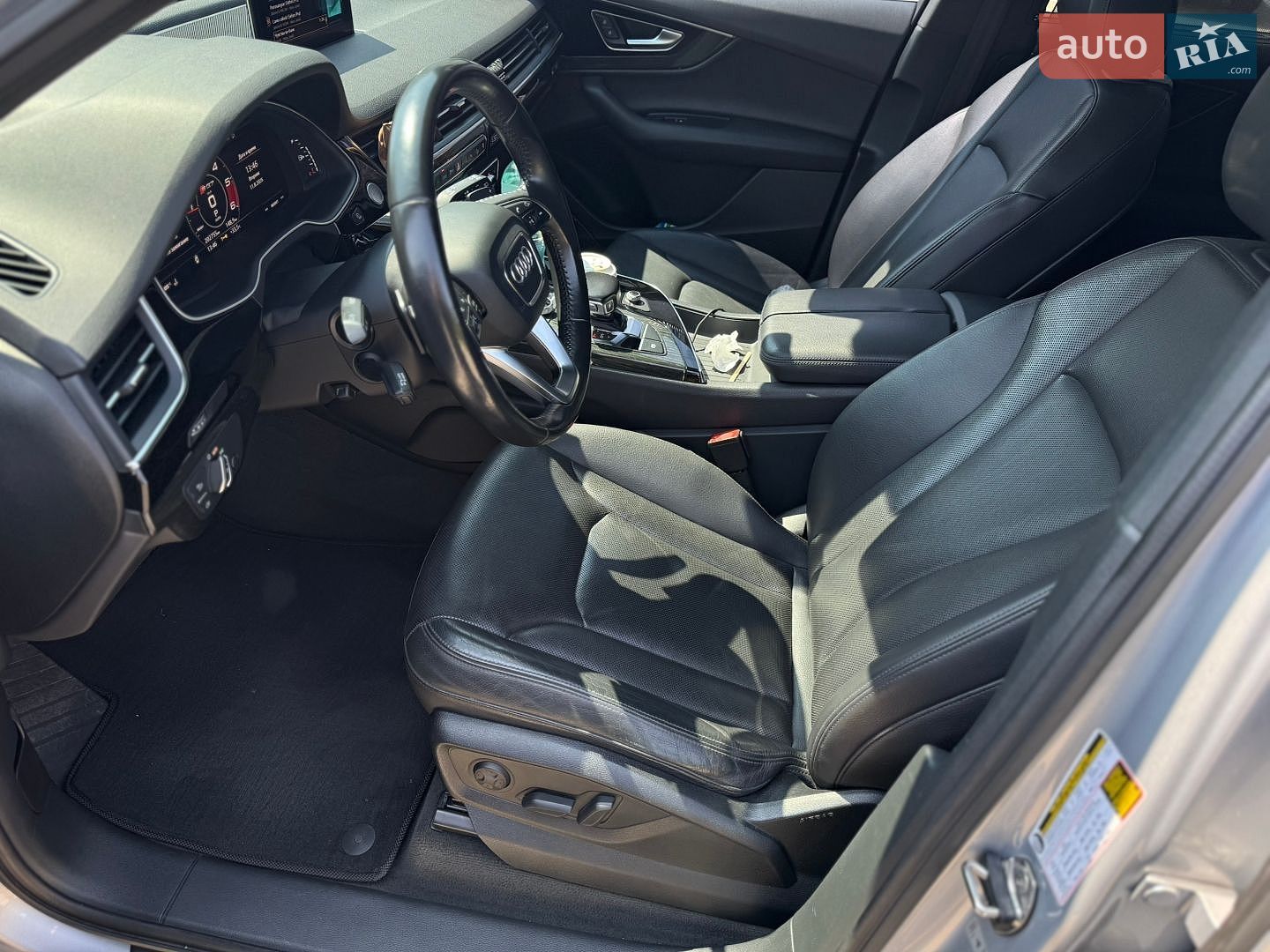 Audi Q7 2017 VIN WA1LHBF78HD045613 фото оголошення 9 з 46
