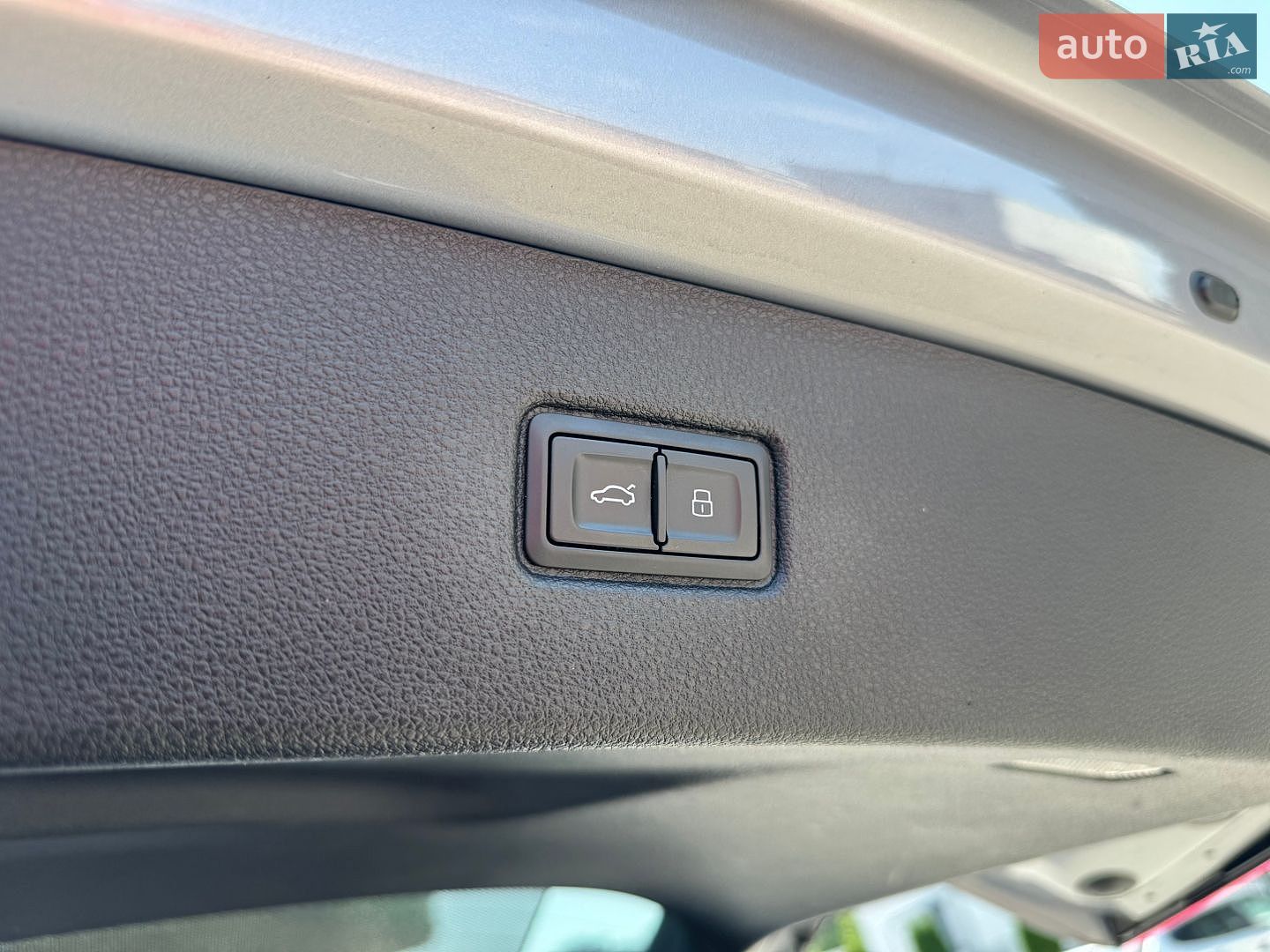Audi Q7 2017 VIN WA1LHBF78HD045613 фото оголошення 23 з 46