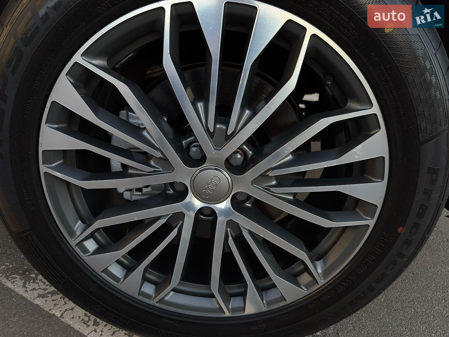 Audi Q7 2017 VIN WA1LHBF78HD045613 фото оголошення 39 з 46