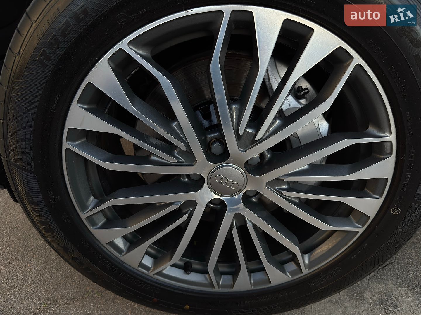 Audi Q7 2017 VIN WA1LHBF78HD045613 фото оголошення 40 з 46