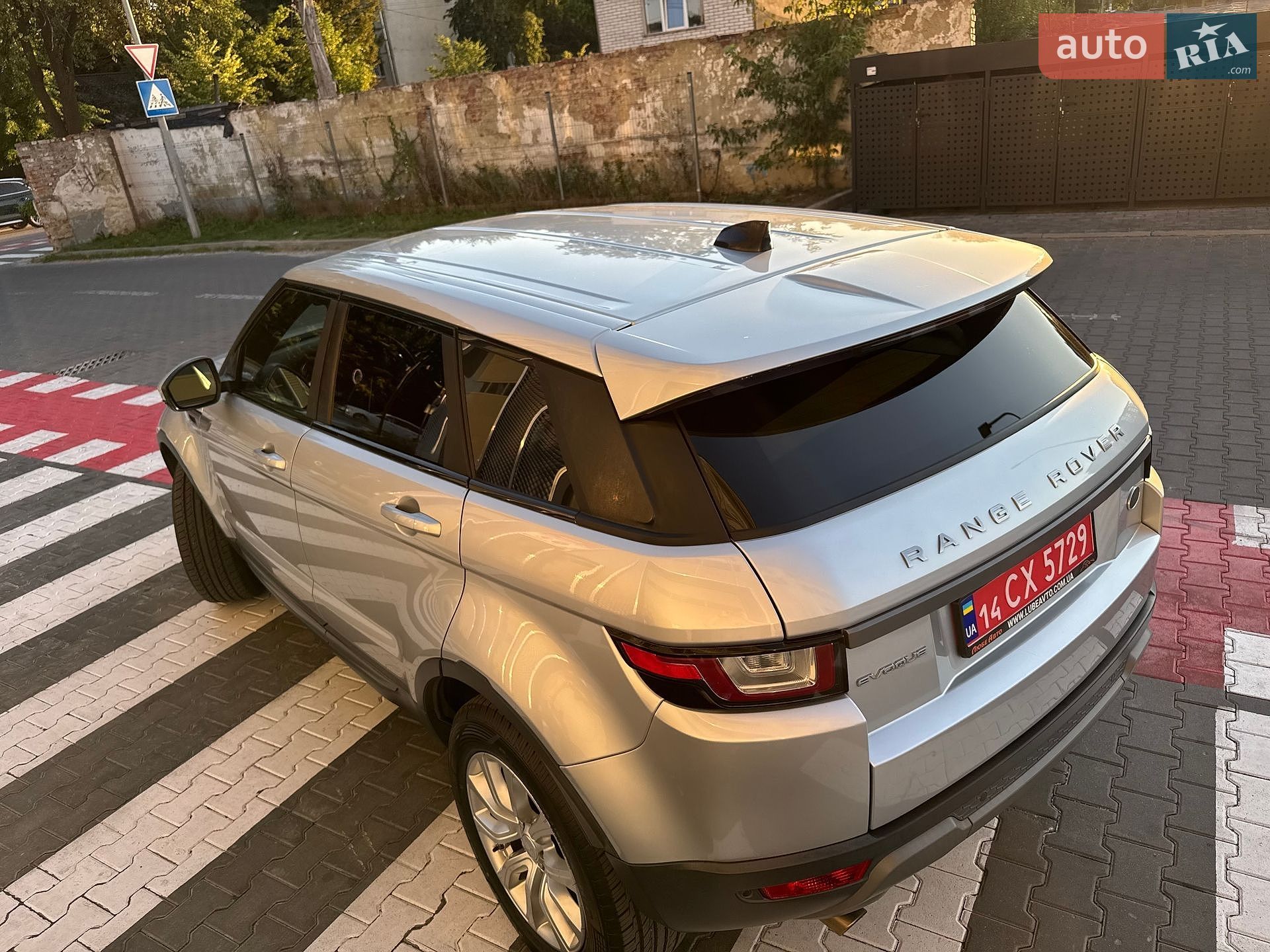 Land Rover Range Rover Evoque 2017 VIN SALVP2BG9HH217169 фото оголошення 3 з 23