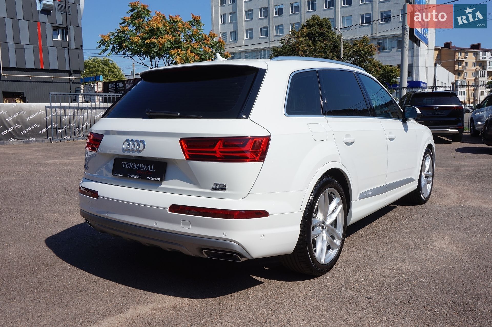 Audi Q7 2017 VIN WAUZZZ4M4JD000590 фото оголошення 5 з 87