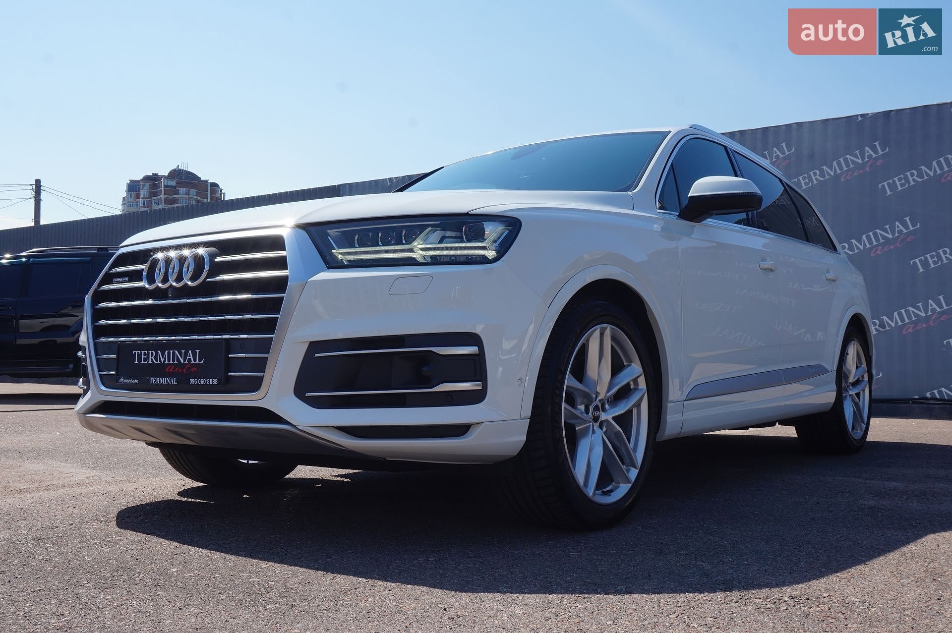 Audi Q7 2017 VIN WAUZZZ4M4JD000590 фото оголошення 9 з 87