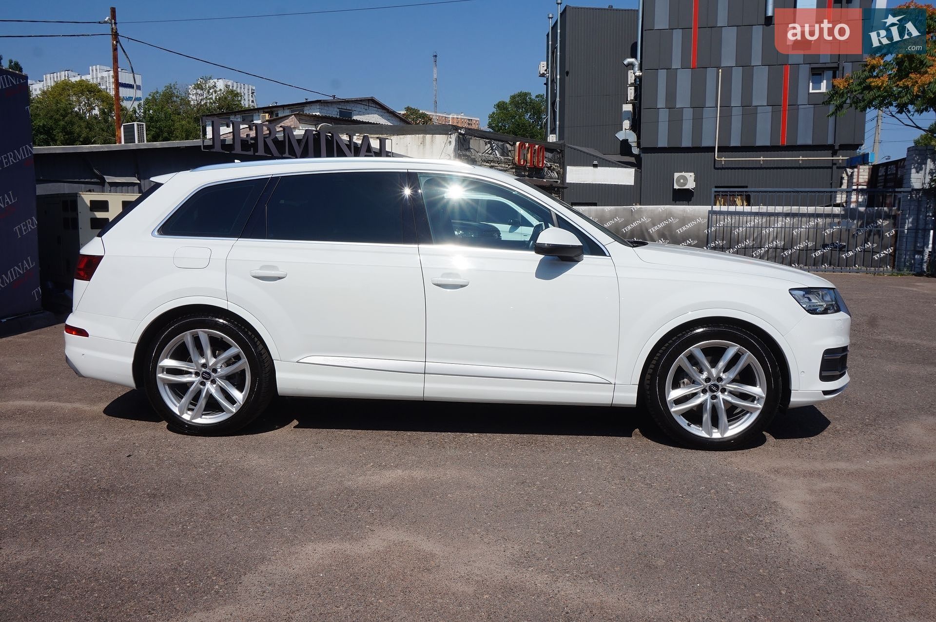 Audi Q7 2017 VIN WAUZZZ4M4JD000590 фото оголошення 4 з 87