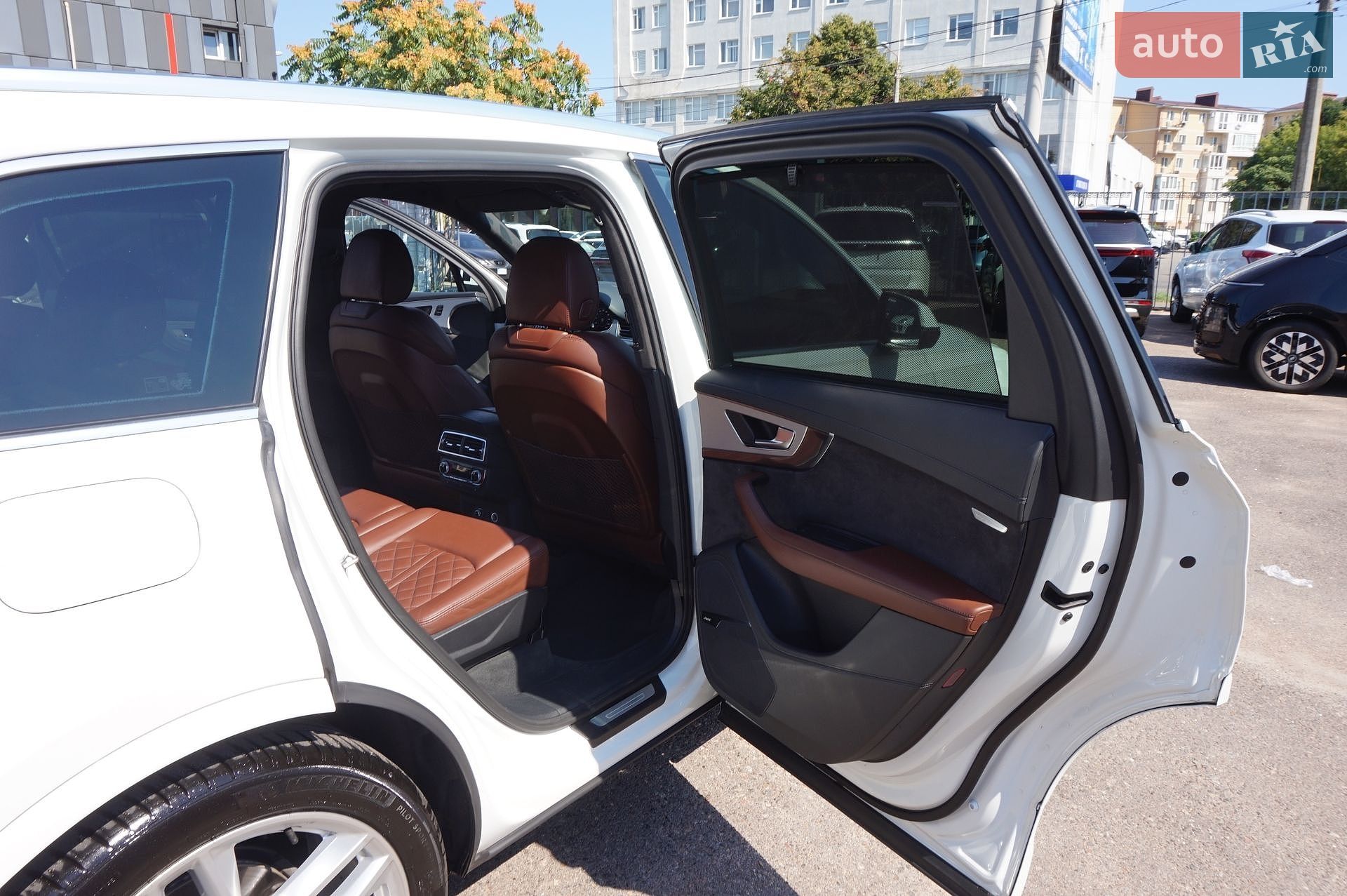 Audi Q7 2017 VIN WAUZZZ4M4JD000590 фото оголошення 31 з 87