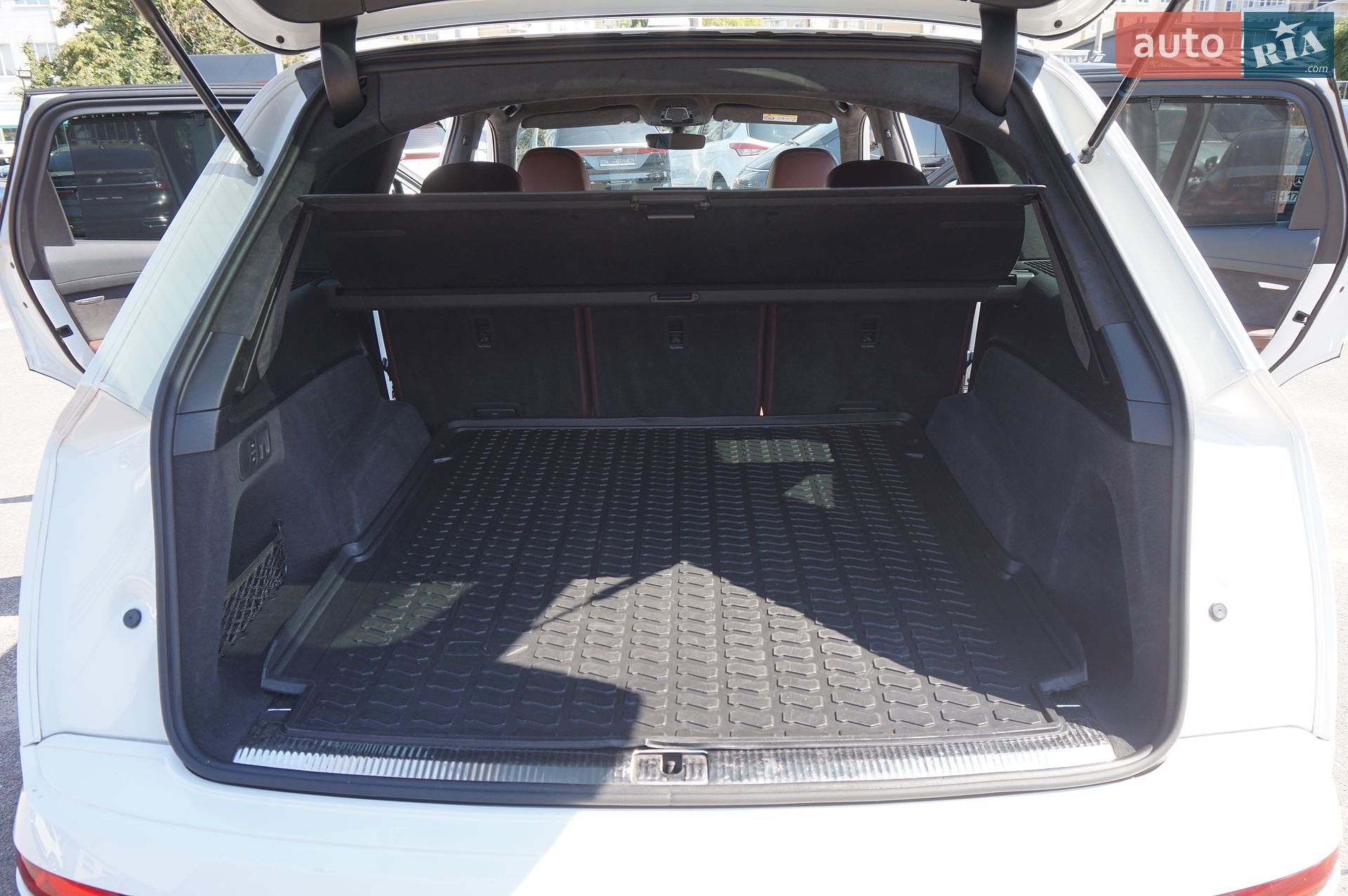 Audi Q7 2017 VIN WAUZZZ4M4JD000590 фото оголошення 46 з 87