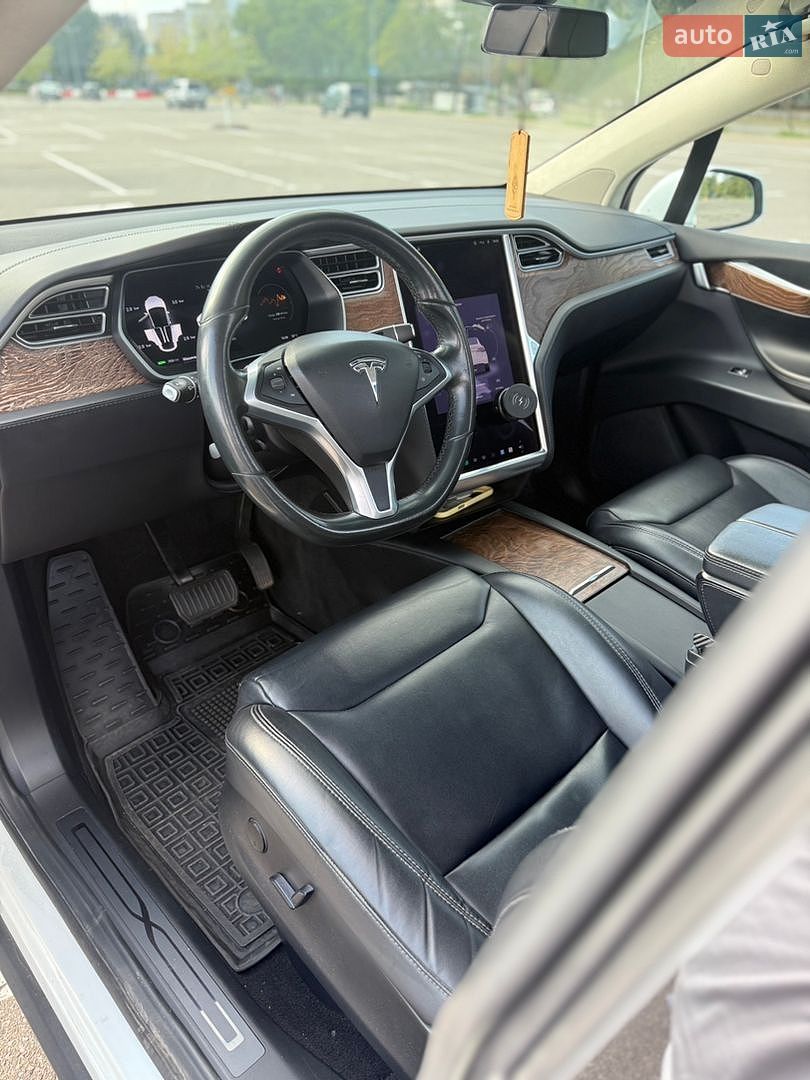 Tesla Model X 2017 VIN 5YJXCBE20HF070252 фото оголошення 3 з 15
