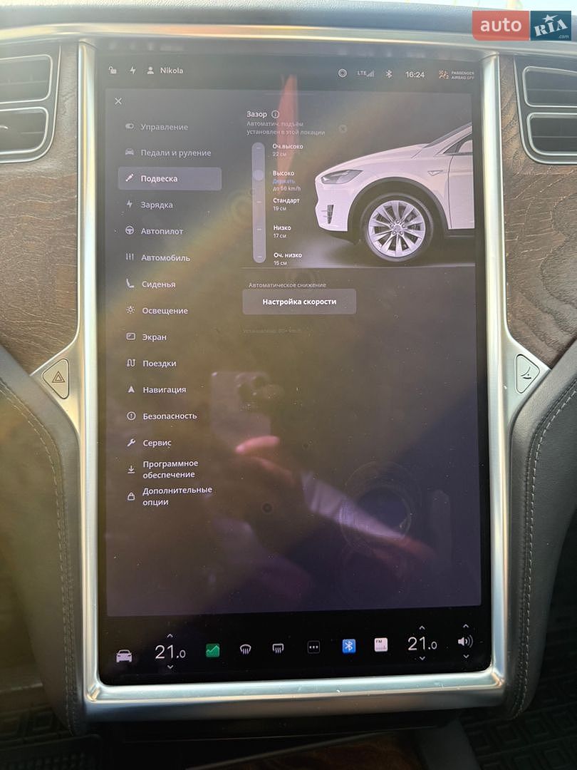 Tesla Model X 2017 VIN 5YJXCBE20HF070252 фото оголошення 10 з 15
