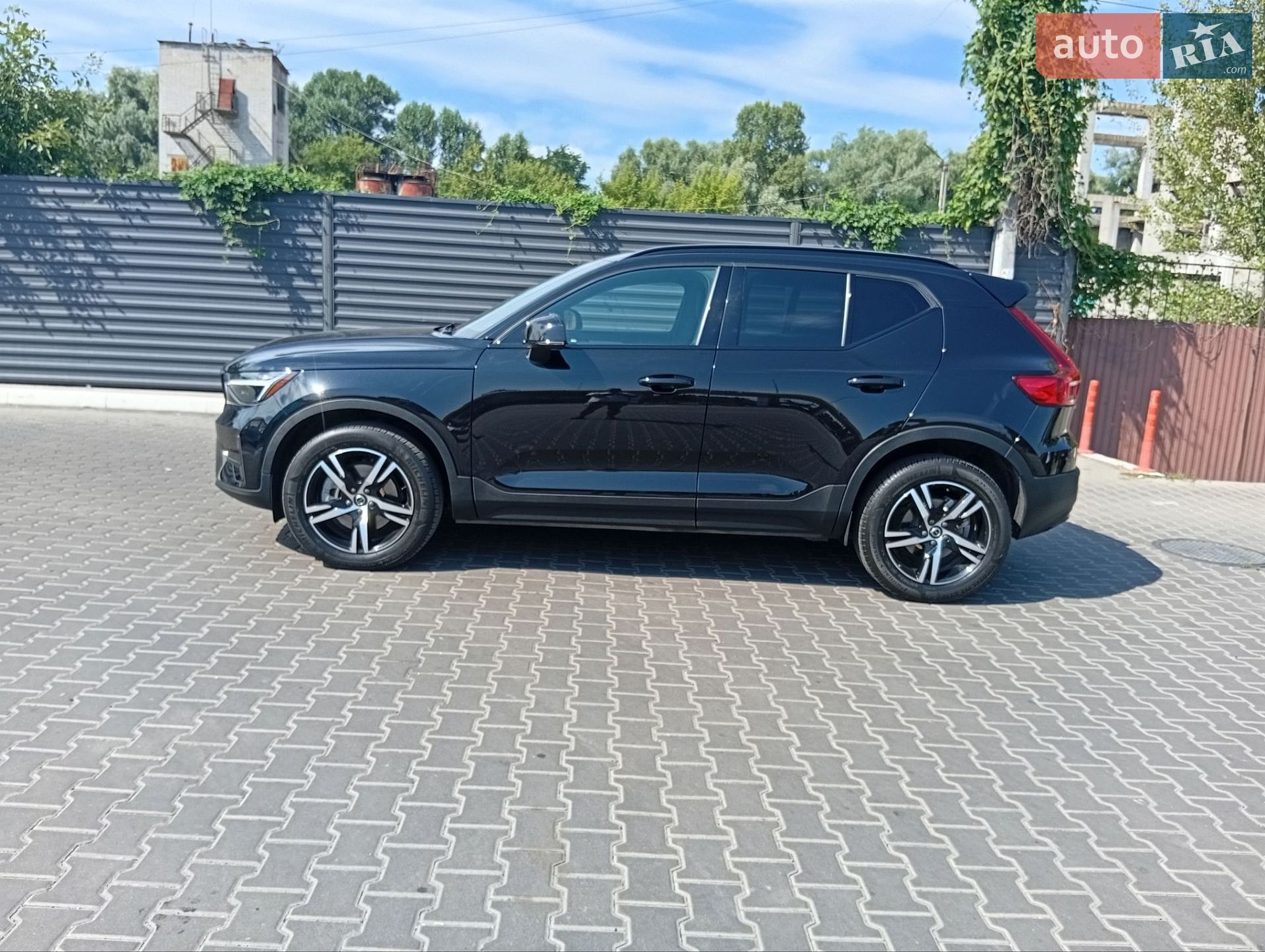 Volvo Xc40 2024 VIN YV4L12UK2R2334739 фото оголошення 4 з 21