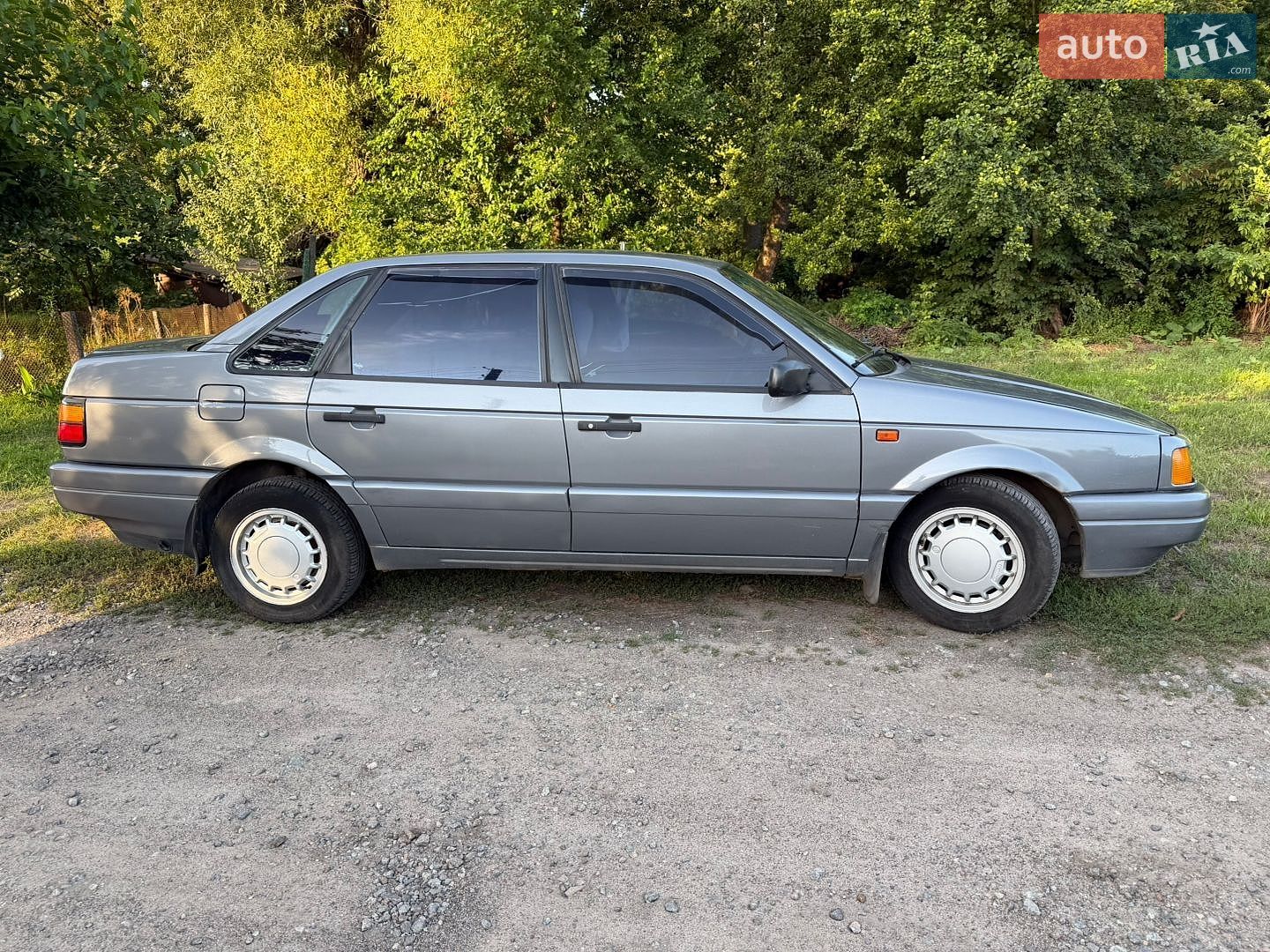Volkswagen Passat 1992 VIN WVWZZZ31ZNB048984 фото оголошення 2 з 22