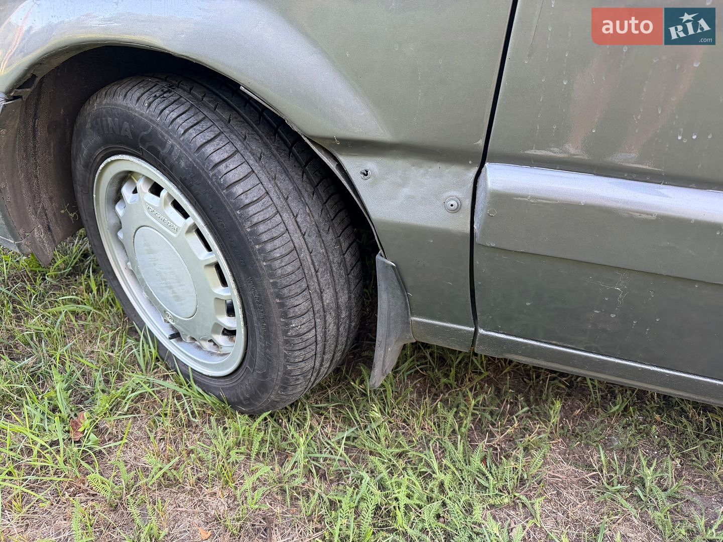 Volkswagen Passat 1992 VIN WVWZZZ31ZNB048984 фото оголошення 10 з 22