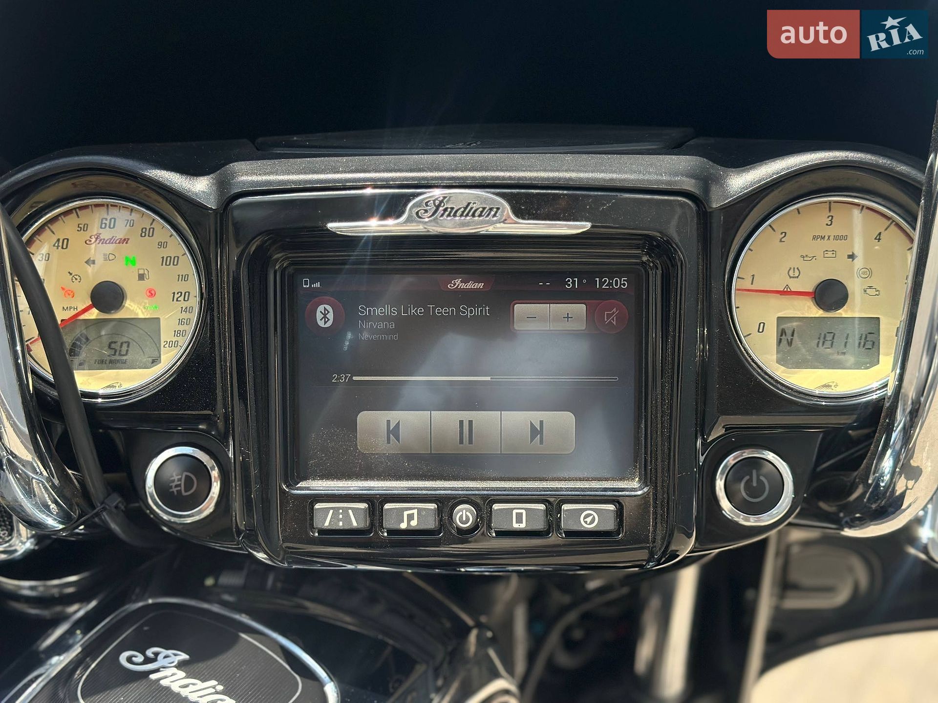 Indian Roadmaster 2017 VIN 56KTRAAA7H3354389 фото оголошення 12 з 14