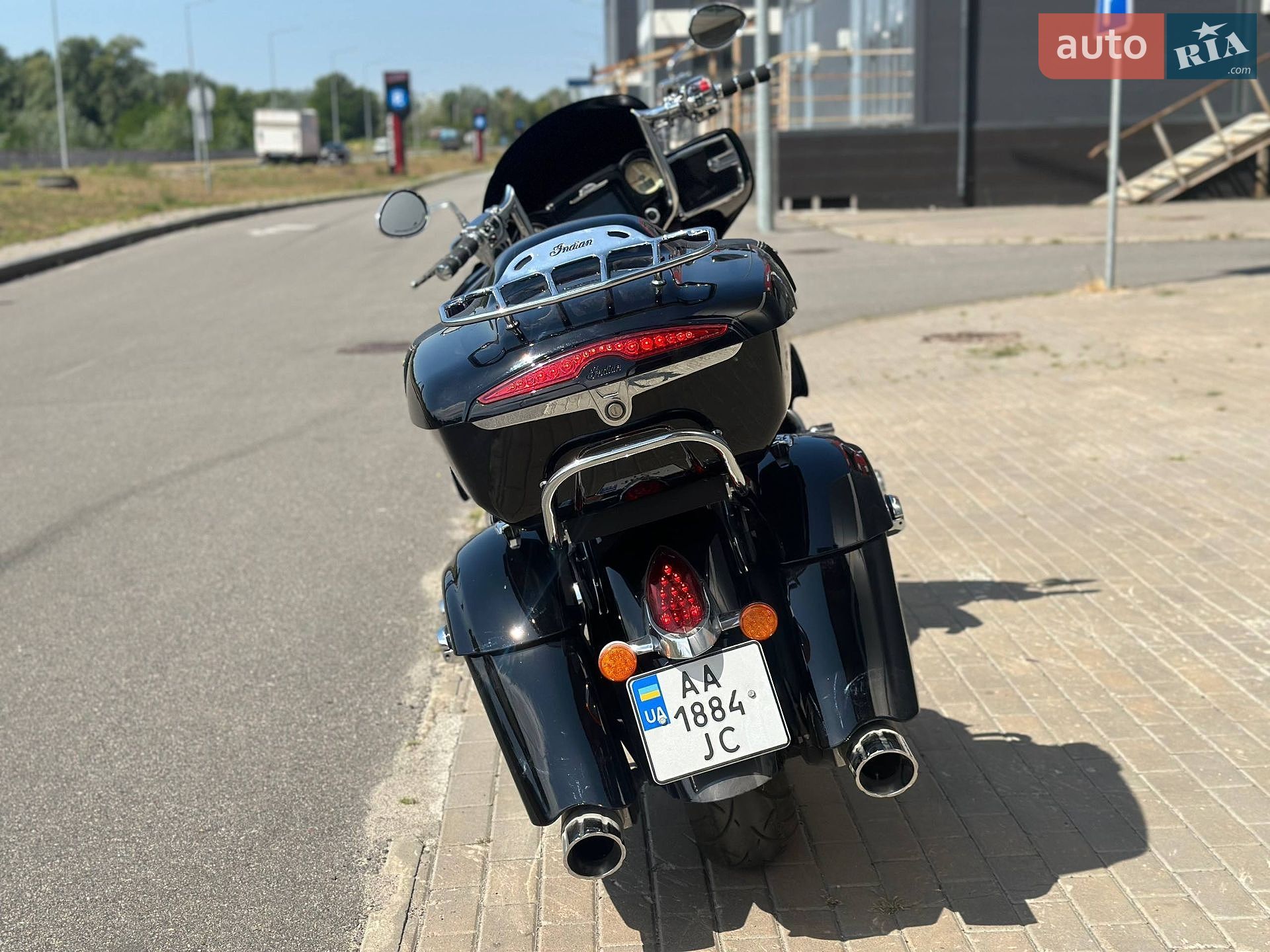 Indian Roadmaster 2017 VIN 56KTRAAA7H3354389 фото оголошення 9 з 14