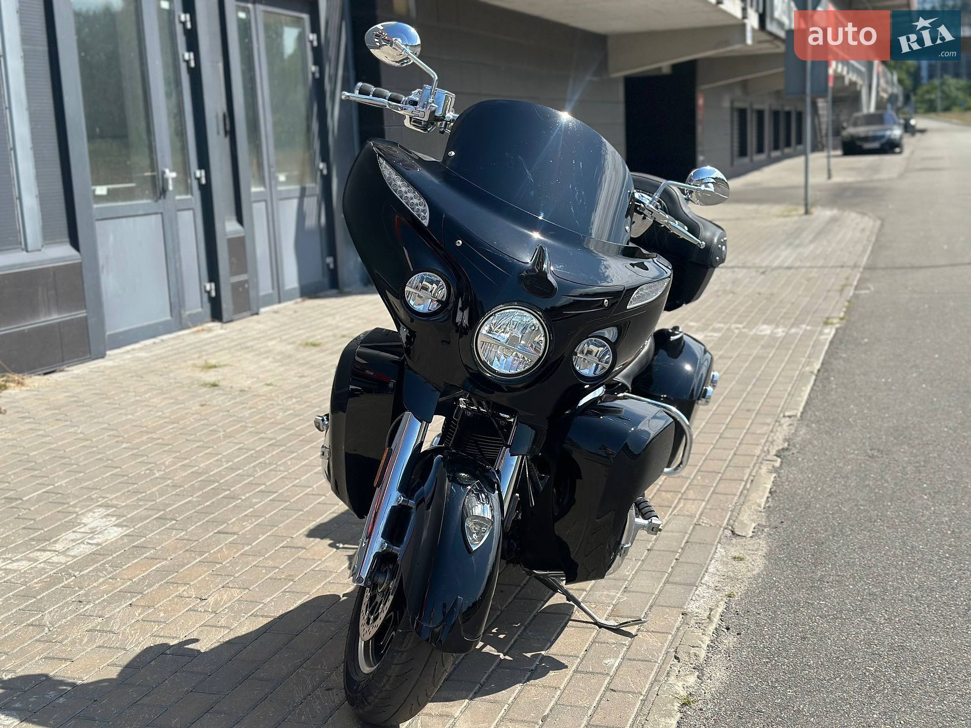 Indian Roadmaster 2017 VIN 56KTRAAA7H3354389 фото оголошення 3 з 14