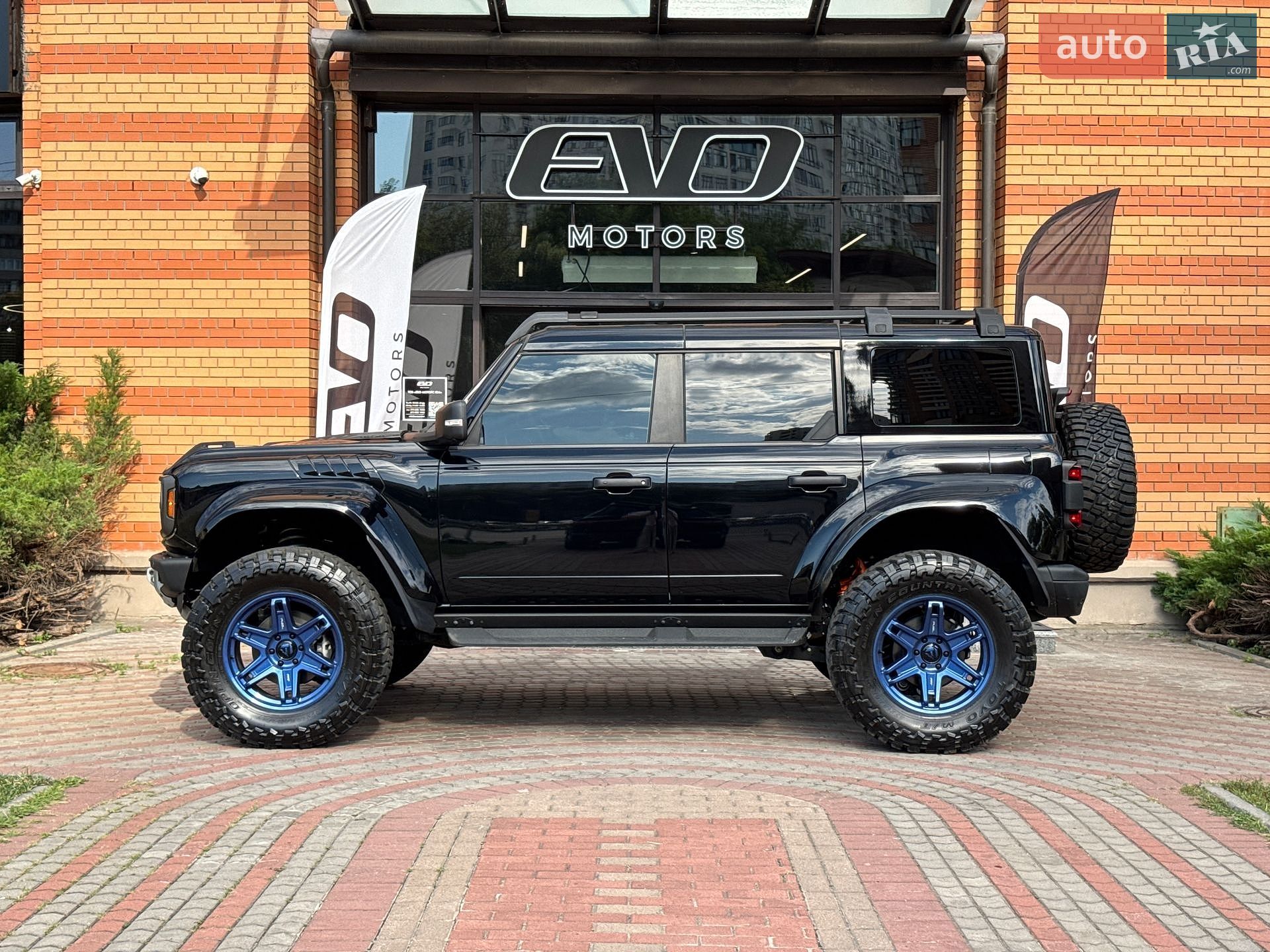 Ford Bronco 2024 VIN 1FMEE0RR8RLB33346 фото оголошення 2 з 53