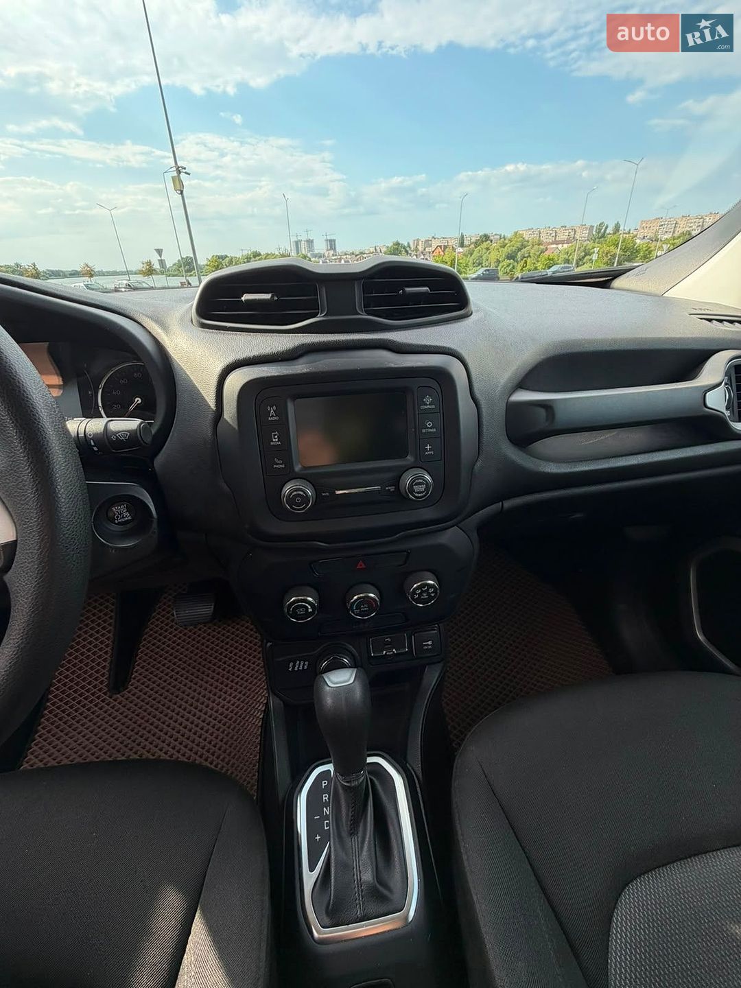 Jeep Renegade 2019 VIN ZACNJBAB5KPJ82366 фото оголошення 19 з 31