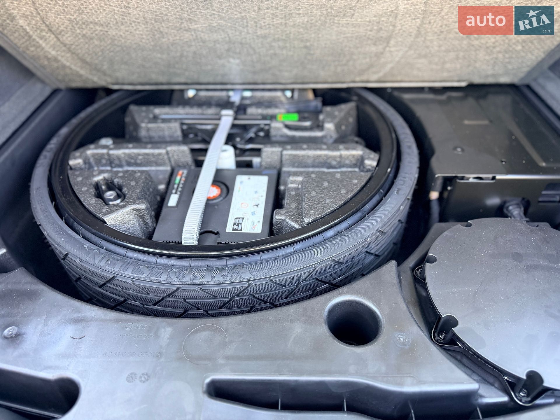 Audi Q8 2023 VIN WAUZZZF19RD004116 фото оголошення 31 з 45