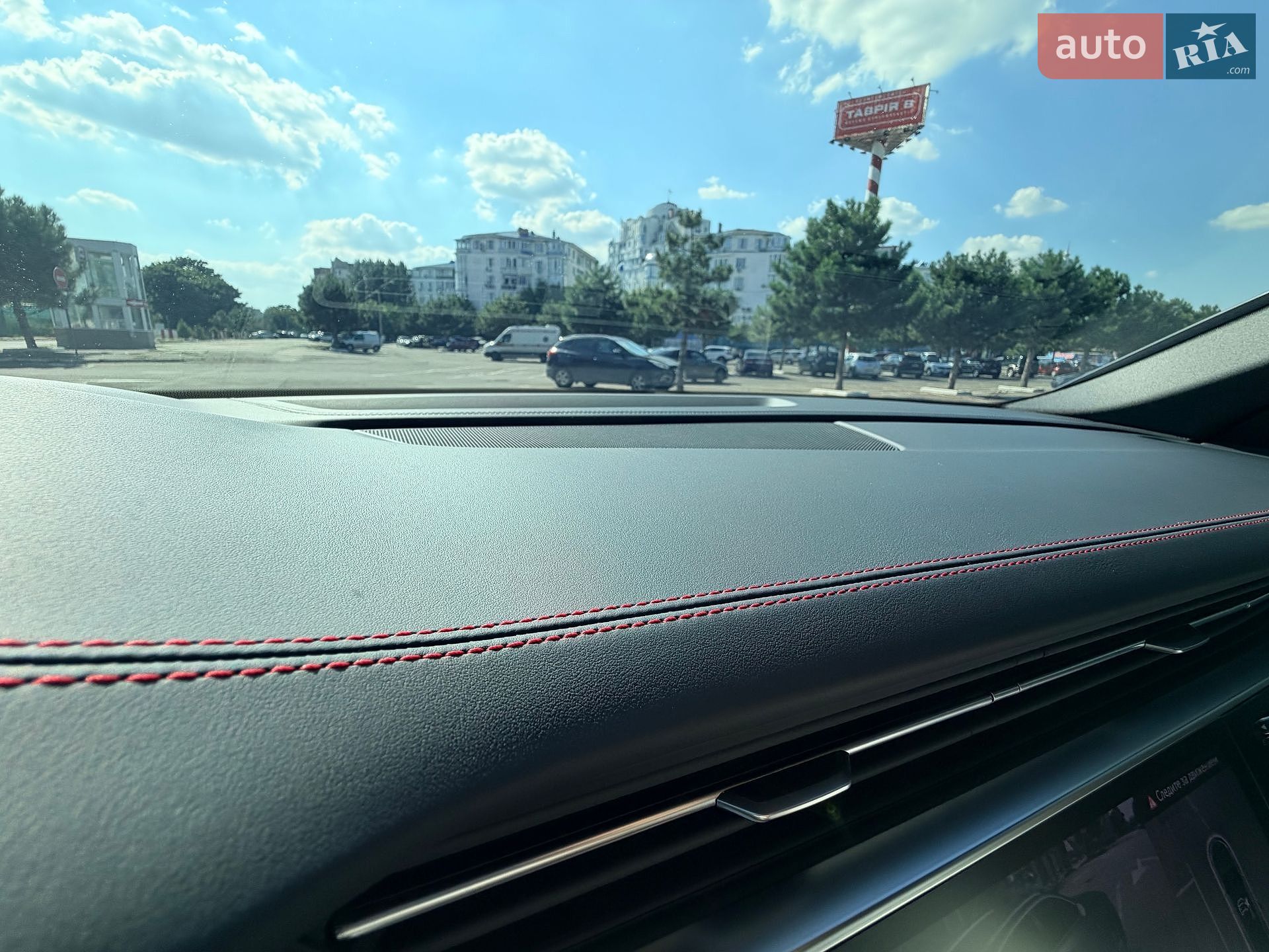 Audi Q8 2023 VIN WAUZZZF19RD004116 фото оголошення 15 з 45