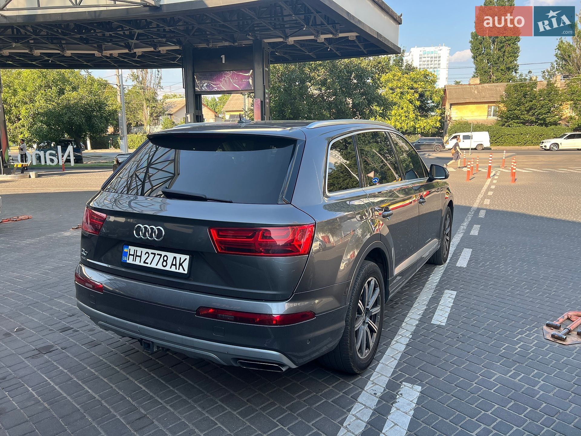 Audi Q7 2018 VIN WA1LAAF75KD010565 фото оголошення 3 з 10