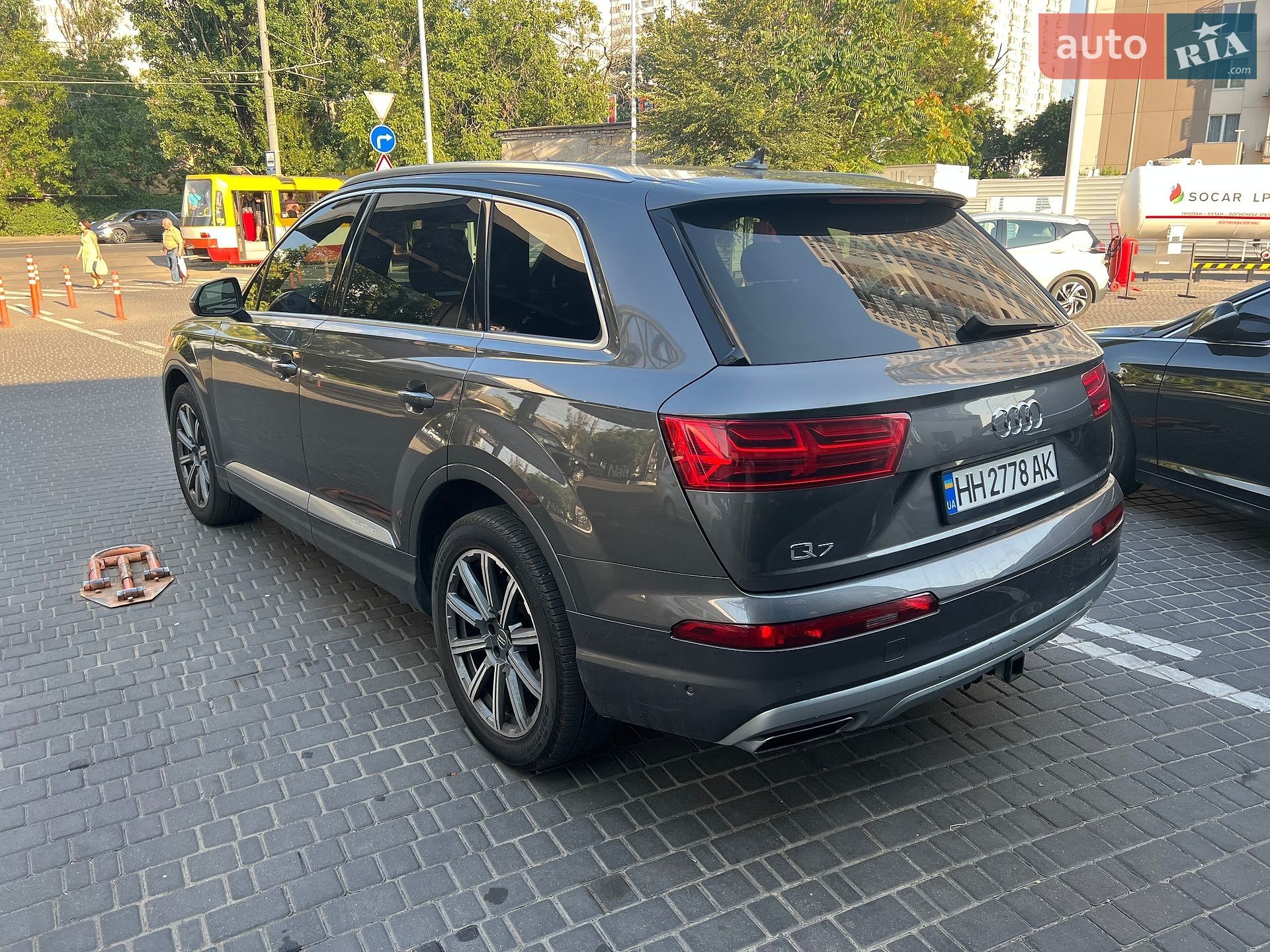 Audi Q7 2018 VIN WA1LAAF75KD010565 фото оголошення 4 з 10