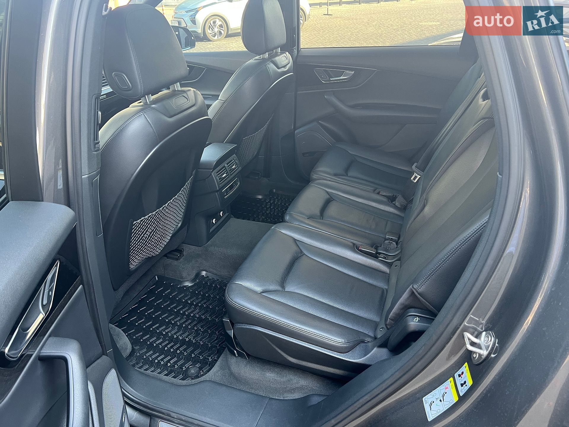 Audi Q7 2018 VIN WA1LAAF75KD010565 фото оголошення 9 з 10