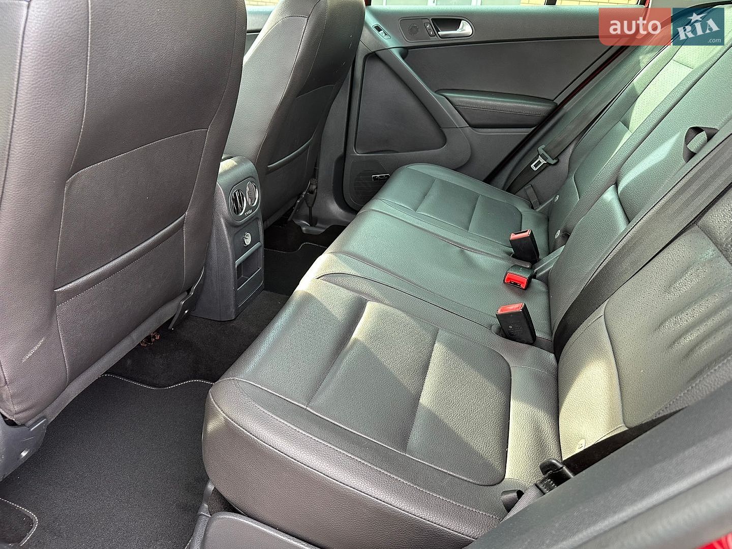 Volkswagen Tiguan 2015 VIN WVGAV7AX2FW109197 фото оголошення 14 з 22