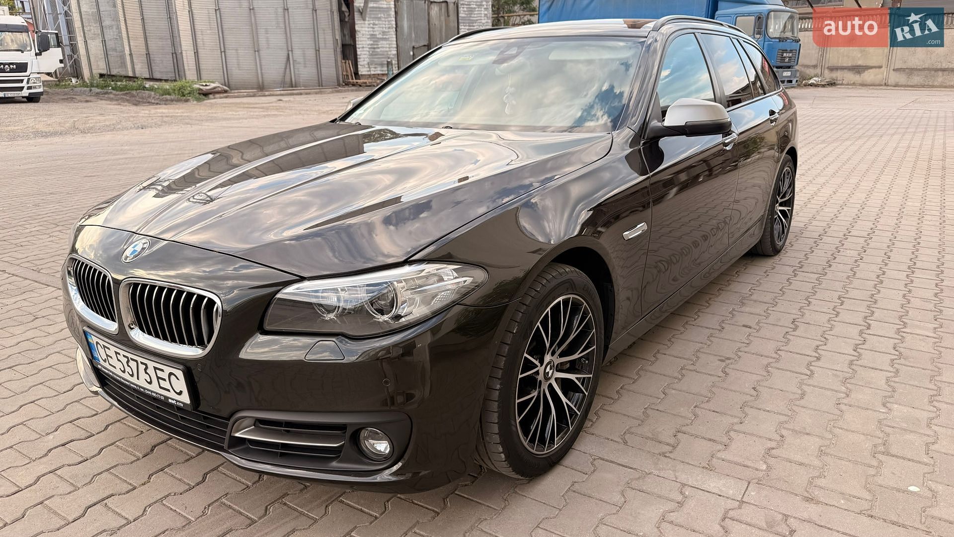 BMW 5 Series 2016 VIN WBA5J710X0GZ77435 фото оголошення 3 з 13
