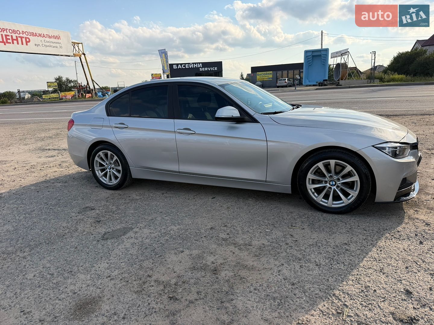 BMW 3 Series 2016 VIN WBA8E5G59GNU21566 фото оголошення 3 з 12