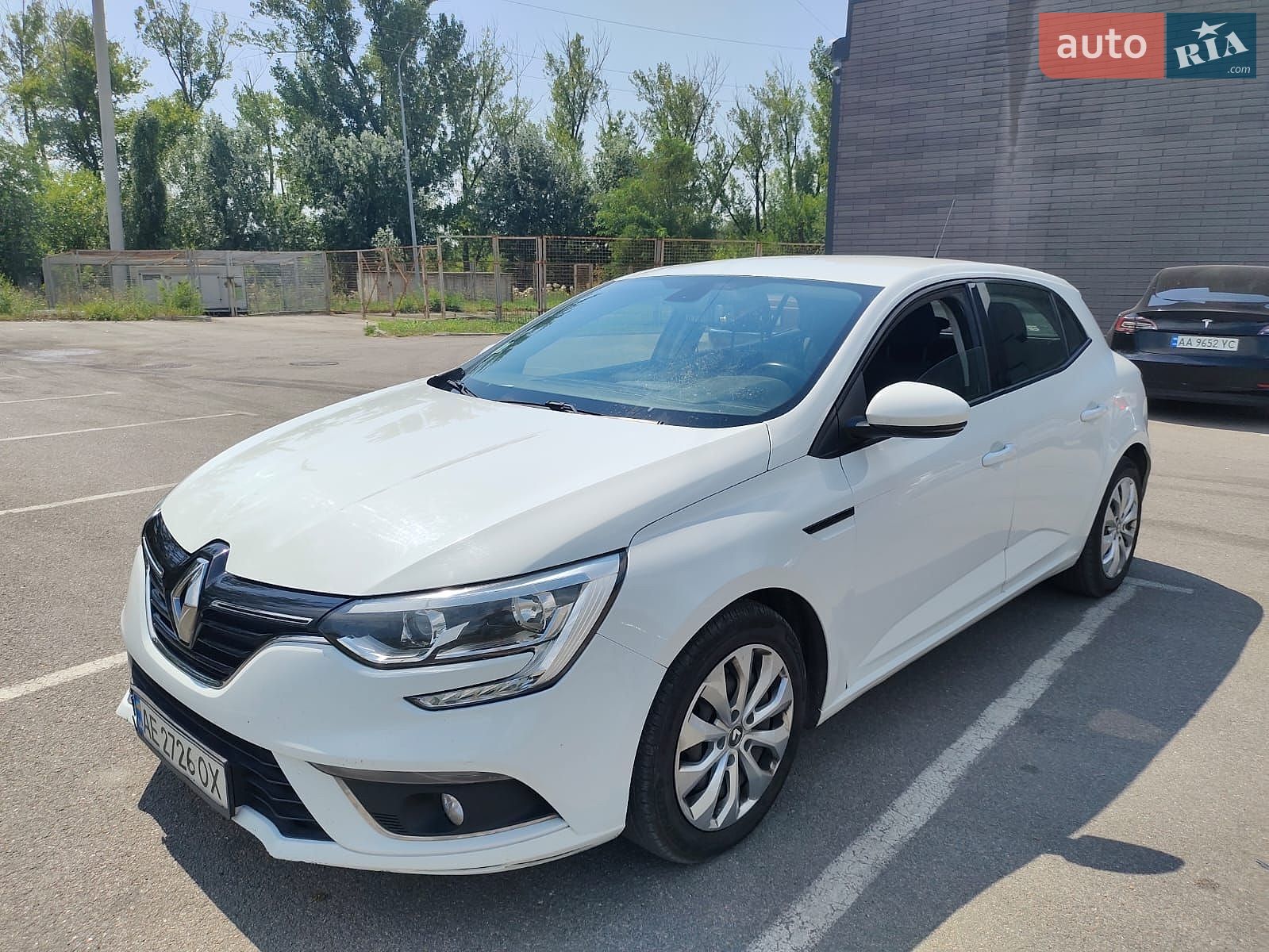 Renault Megane 2017 VIN VF1RFB00058541381 фото оголошення 2 з 17