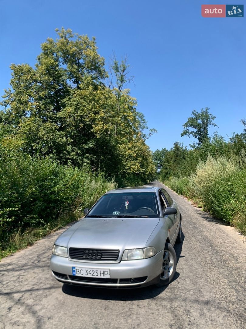 Audi A4 1995 VIN WAUZZZ8DZSA028252 фото оголошення 4 з 12