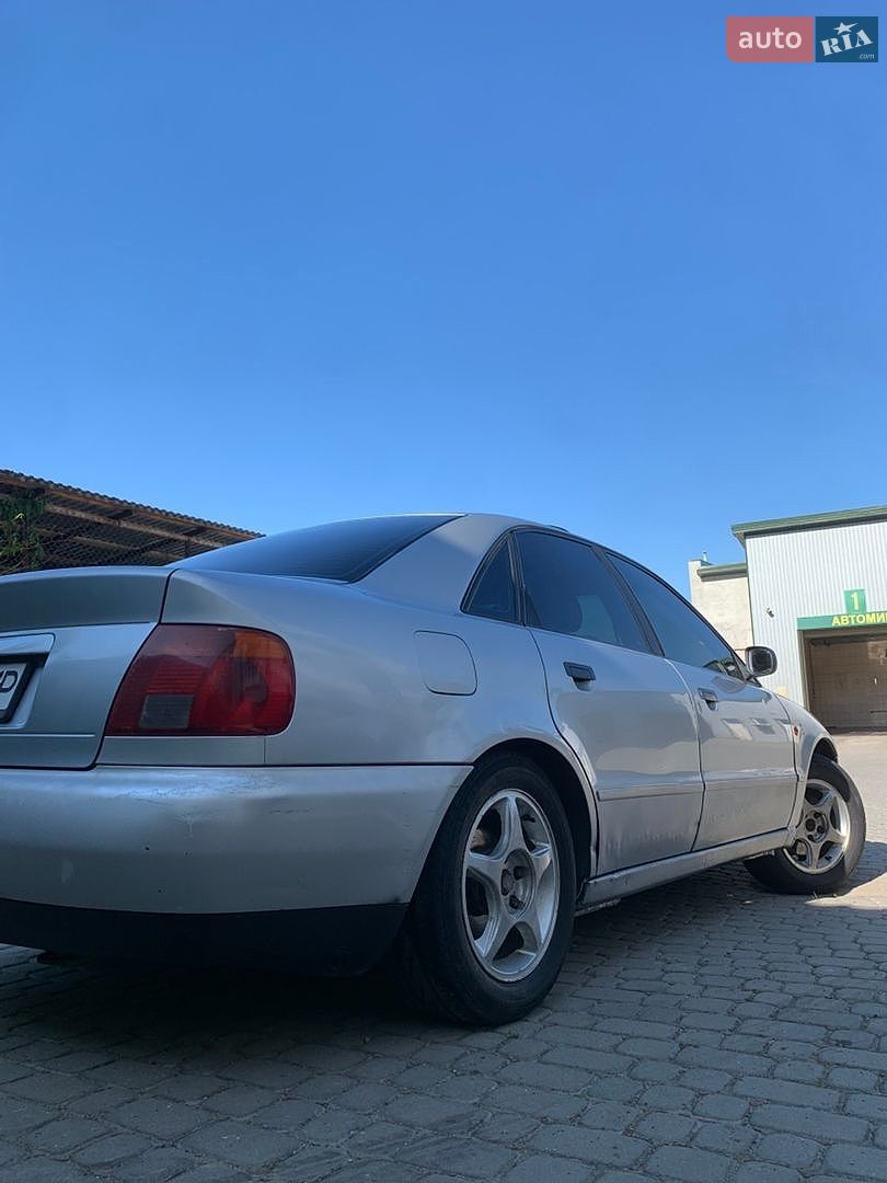 Audi A4 1995 VIN WAUZZZ8DZSA028252 фото оголошення 9 з 11