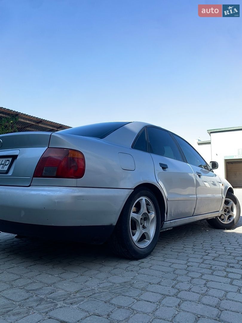 Audi A4 1995 VIN WAUZZZ8DZSA028252 фото оголошення 10 з 11