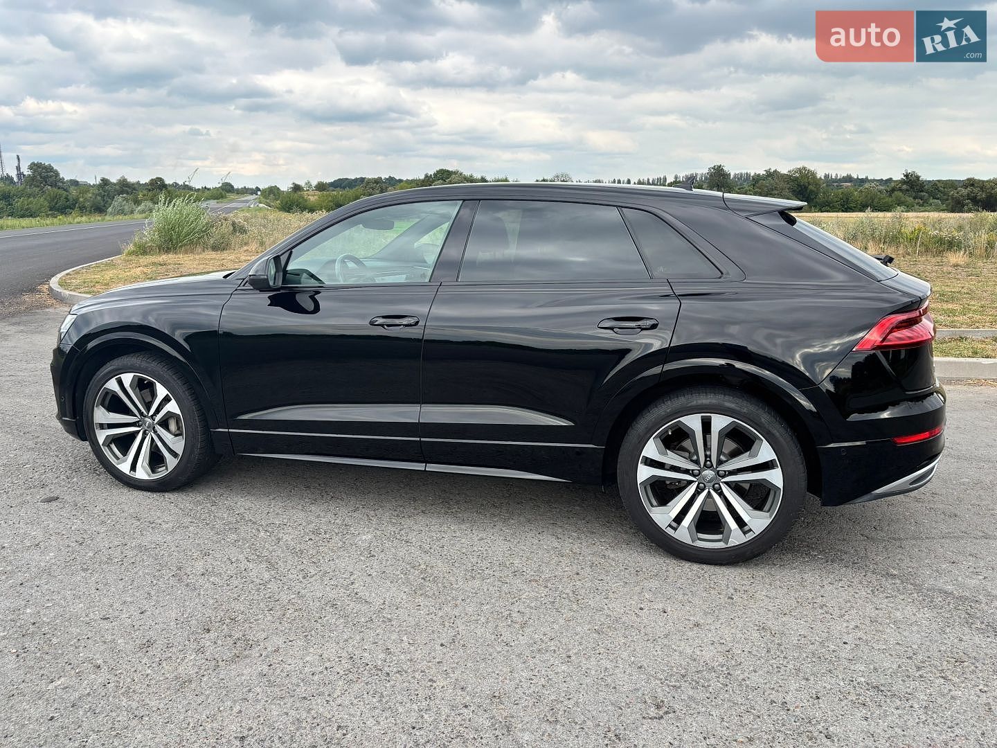 Audi Q8 2021 VIN WAUZZZF17MD031095 фото оголошення 3 з 37