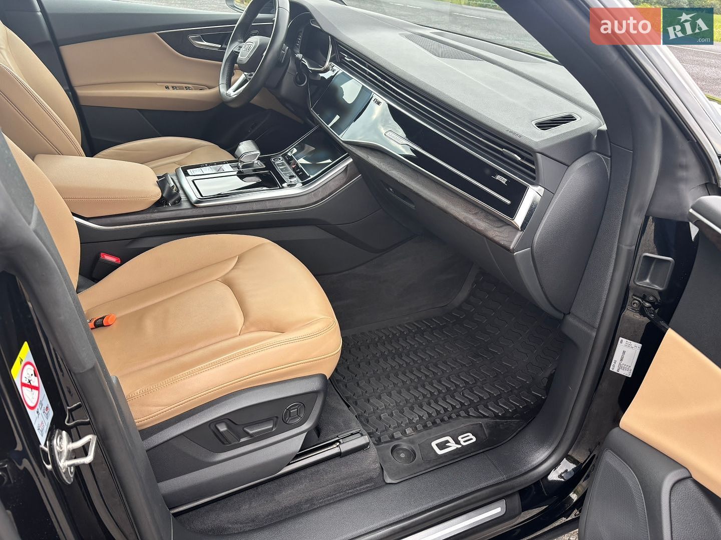 Audi Q8 2021 VIN WAUZZZF17MD031095 фото оголошення 14 з 37