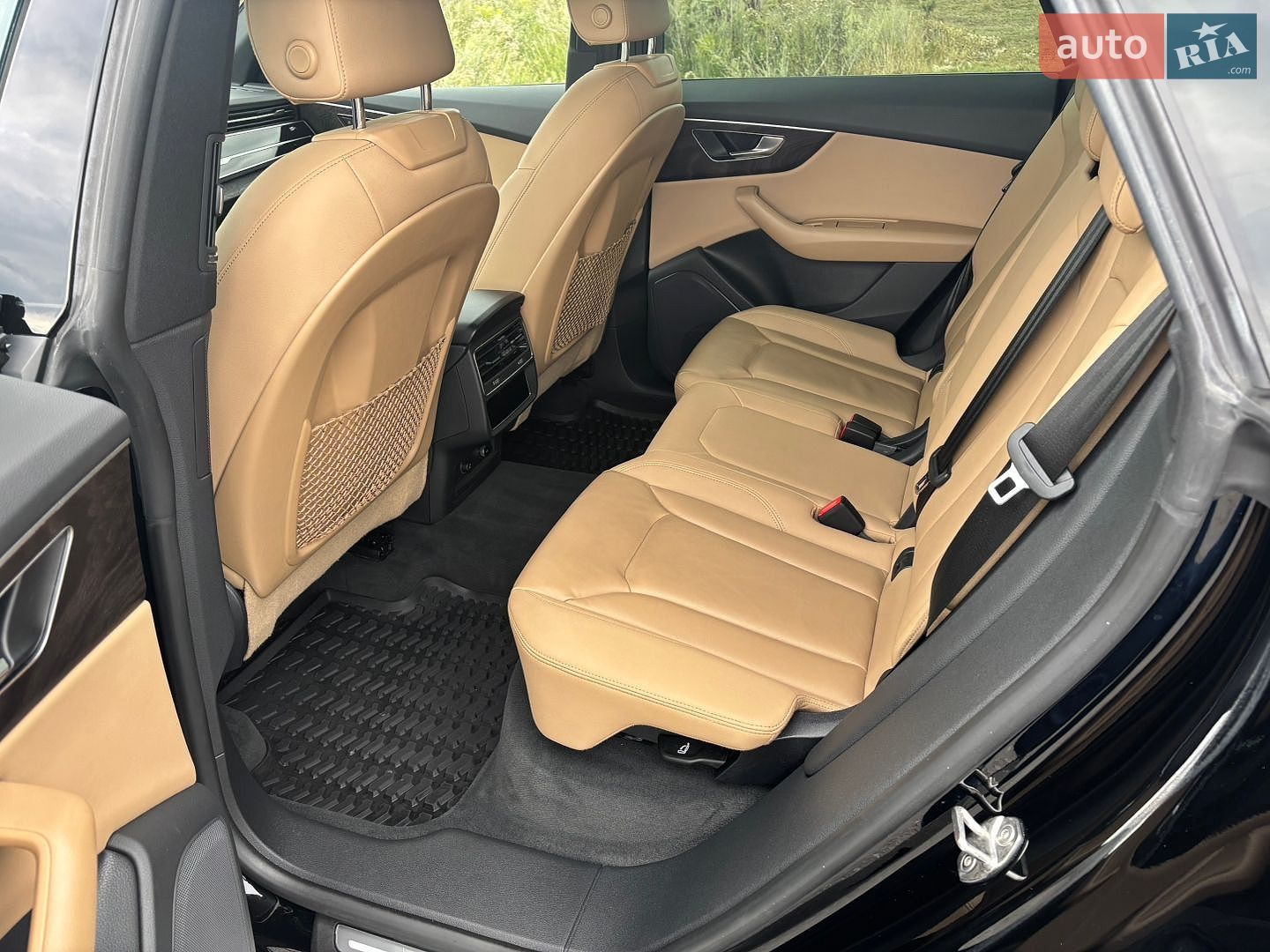 Audi Q8 2021 VIN WAUZZZF17MD031095 фото оголошення 17 з 37