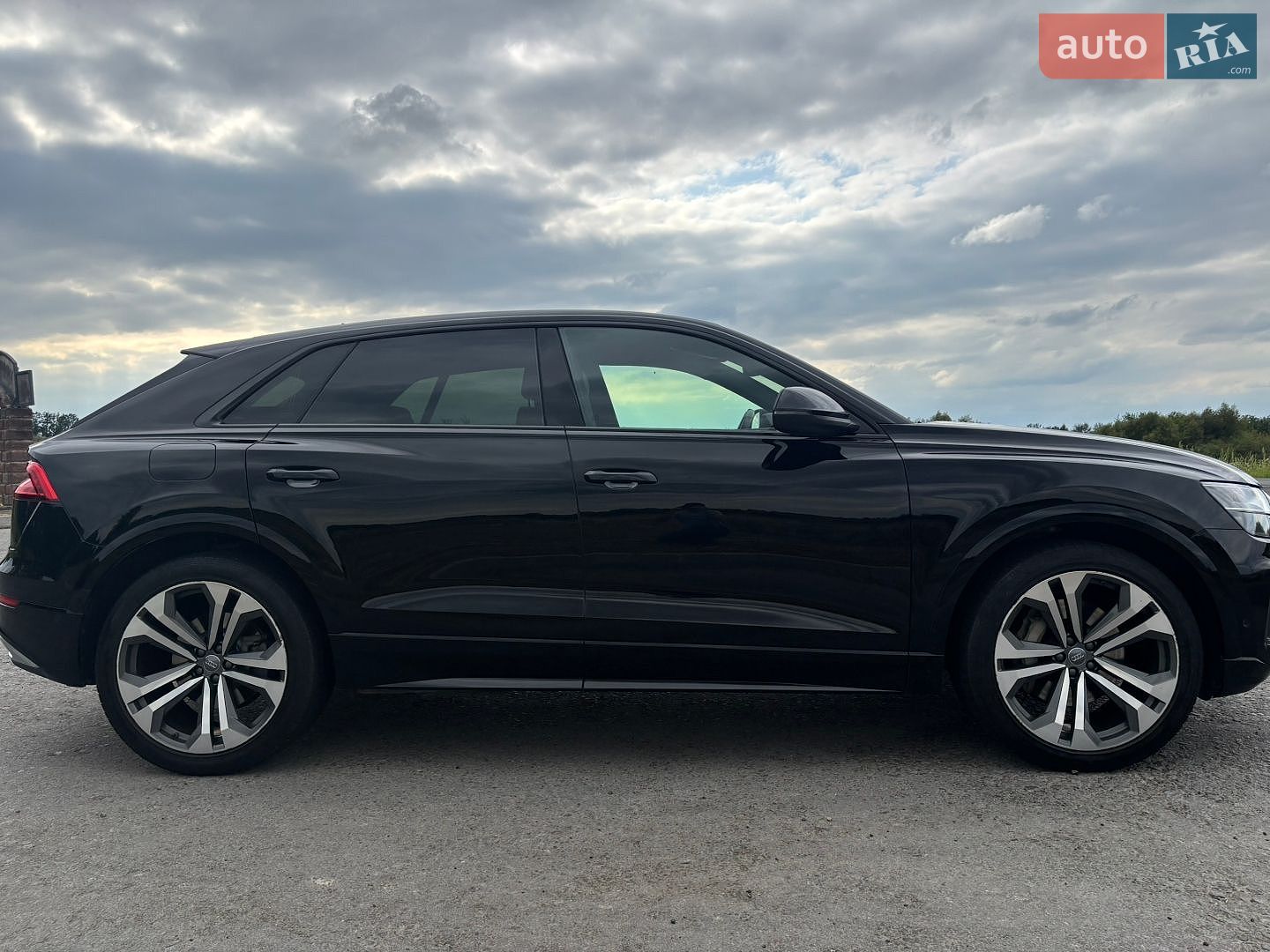Audi Q8 2021 VIN WAUZZZF17MD031095 фото оголошення 4 з 37