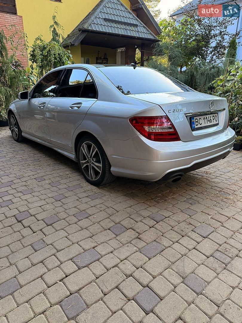 Mercedes-Benz C-Class 2011 VIN WDDGF4JB8CA541175 фото оголошення 3 з 23