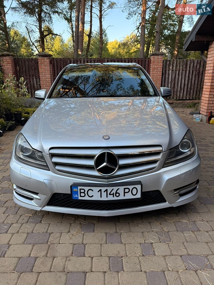 Mercedes-Benz C-Class 2011 VIN WDDGF4JB8CA541175 фото оголошення 10 з 23