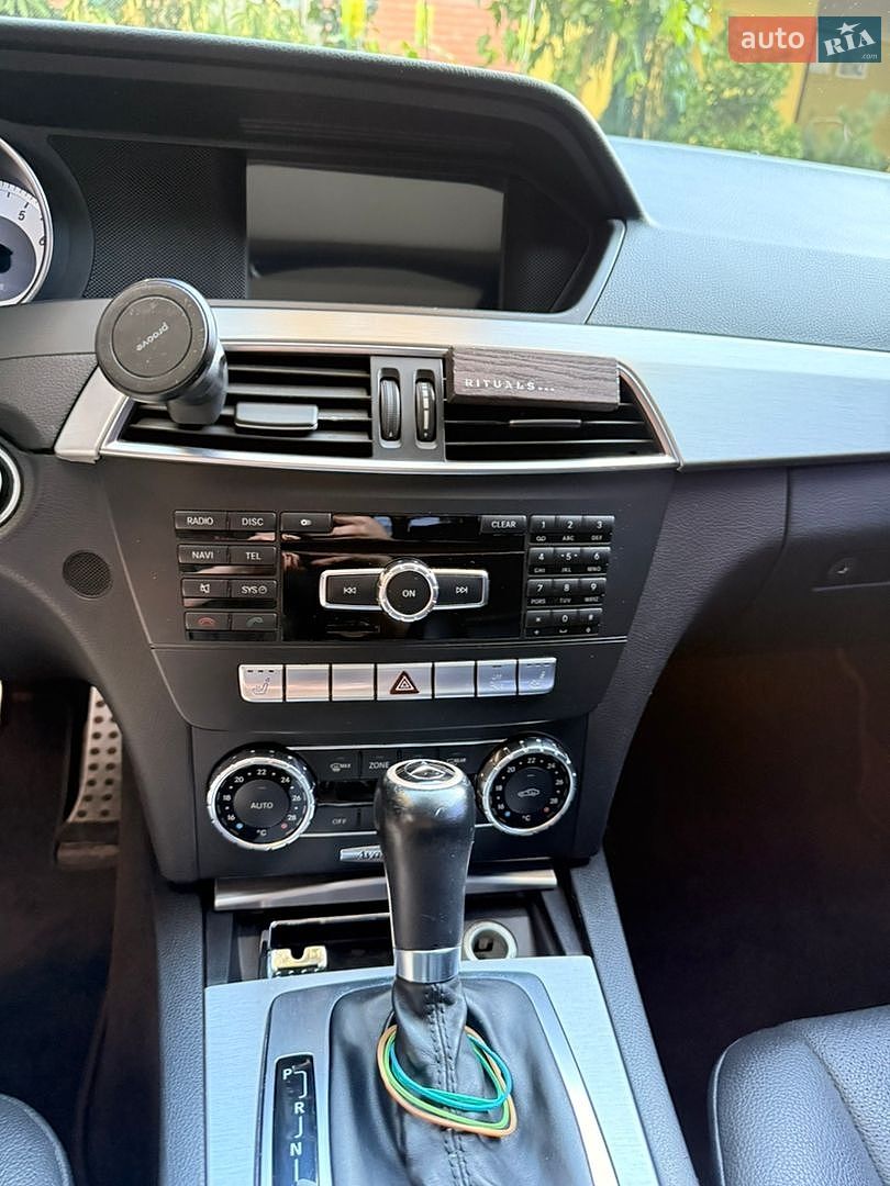 Mercedes-Benz C-Class 2011 VIN WDDGF4JB8CA541175 фото оголошення 14 з 23