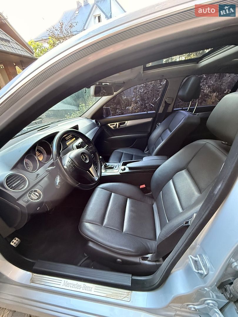 Mercedes-Benz C-Class 2011 VIN WDDGF4JB8CA541175 фото оголошення 20 з 23