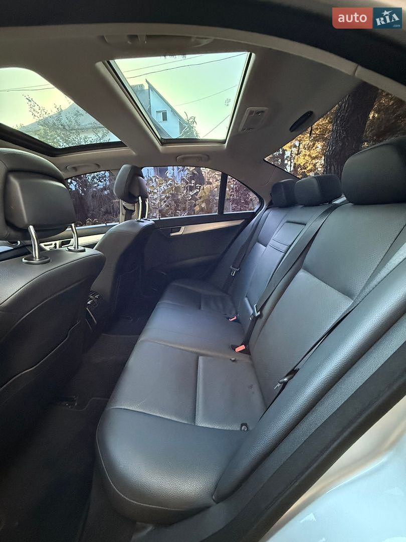 Mercedes-Benz C-Class 2011 VIN WDDGF4JB8CA541175 фото оголошення 22 з 23
