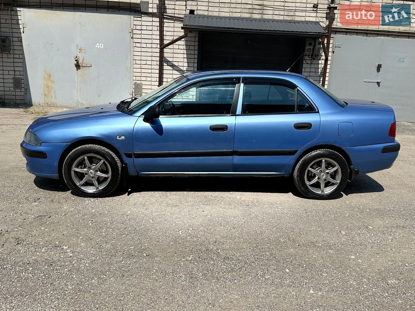 Mitsubishi Carisma 2001 VIN XMCSNDA1A1F022150 фото оголошення 2 з 13