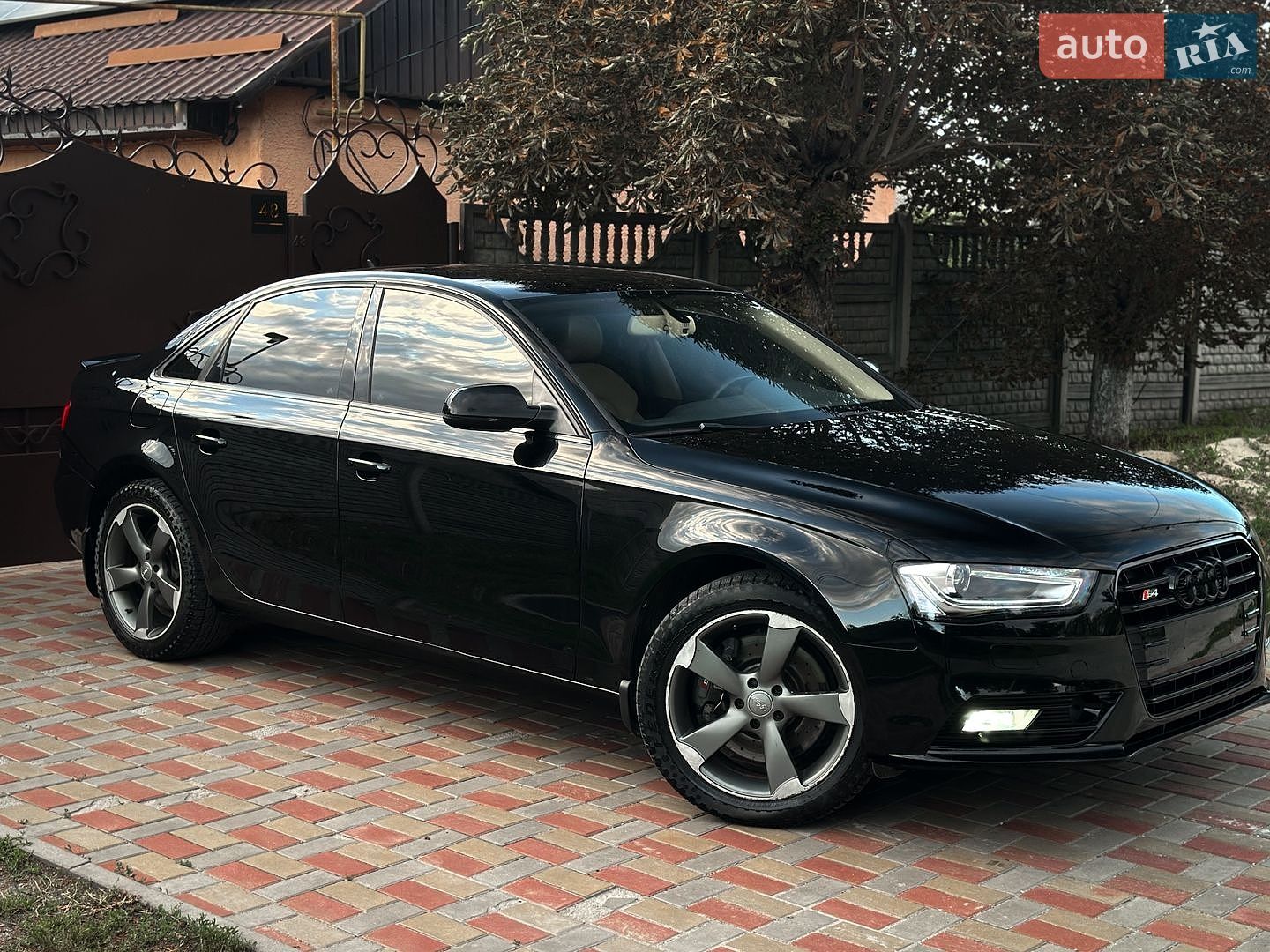 Audi A4 2013 VIN WAUZZZ8K4DN039610 фото оголошення 5 з 19