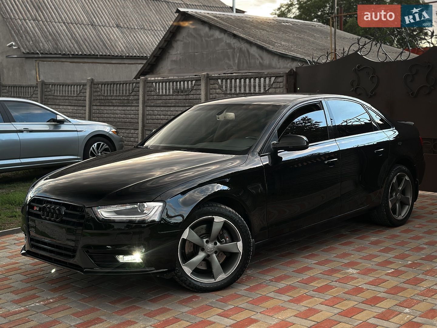 Audi A4 2013 VIN WAUZZZ8K4DN039610 фото оголошення 2 з 19