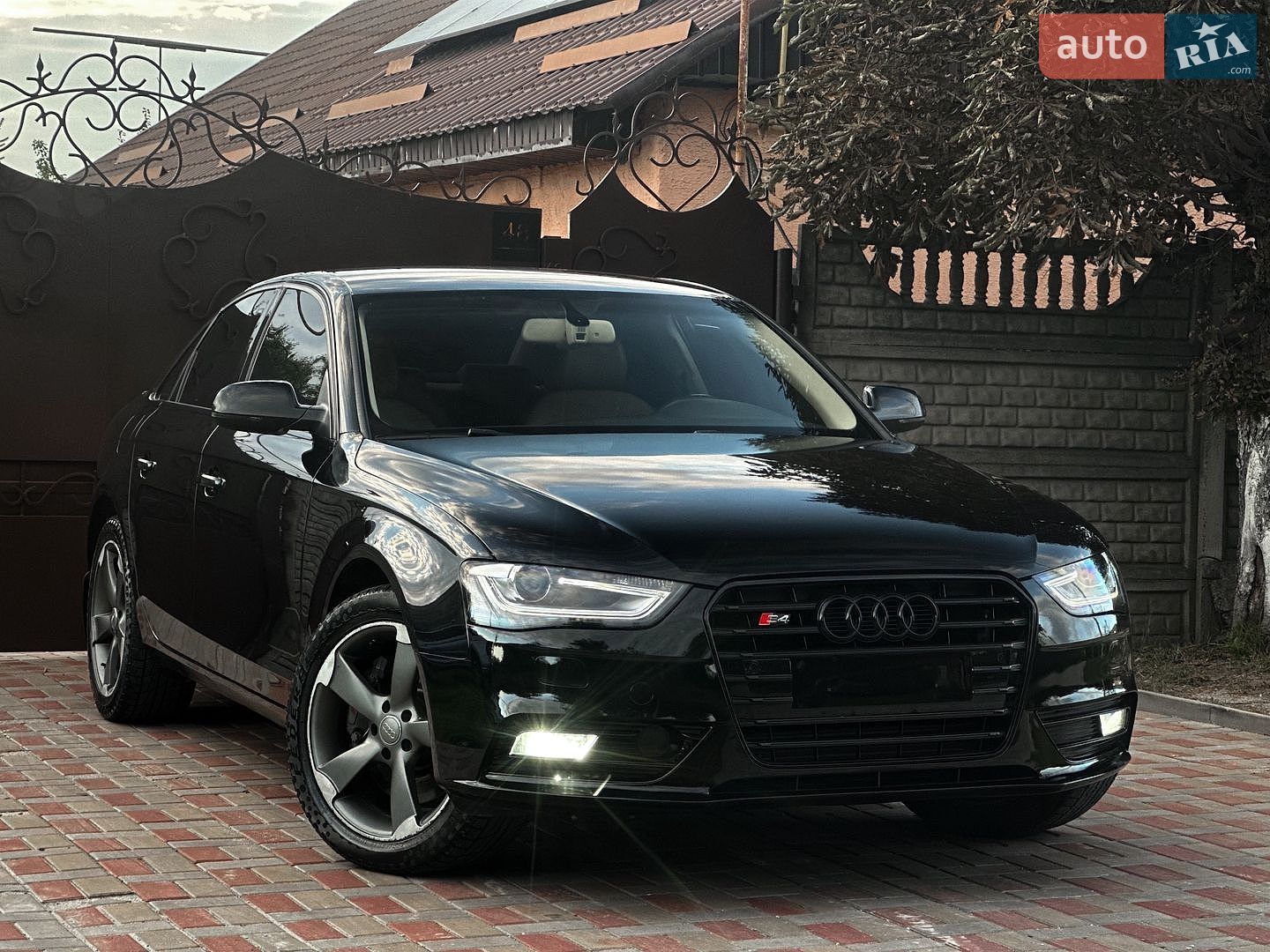 Audi A4 2013 VIN WAUZZZ8K4DN039610 фото оголошення 4 з 19
