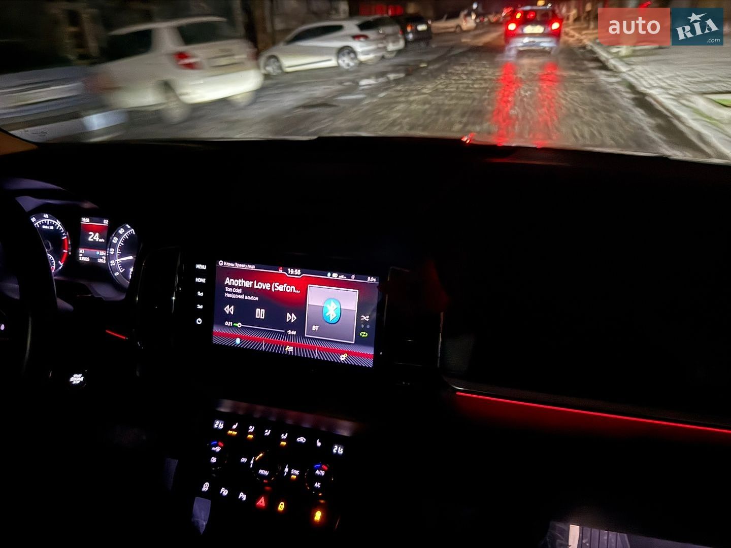 Skoda Karoq 2018 VIN TMBJR7NU8J2024339 фото оголошення 24 з 25