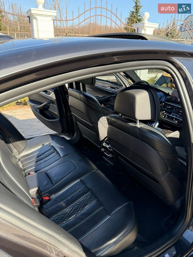 BMW 5 Series 2017 VIN WBAJC9101HG942699 фото оголошення 14 з 30
